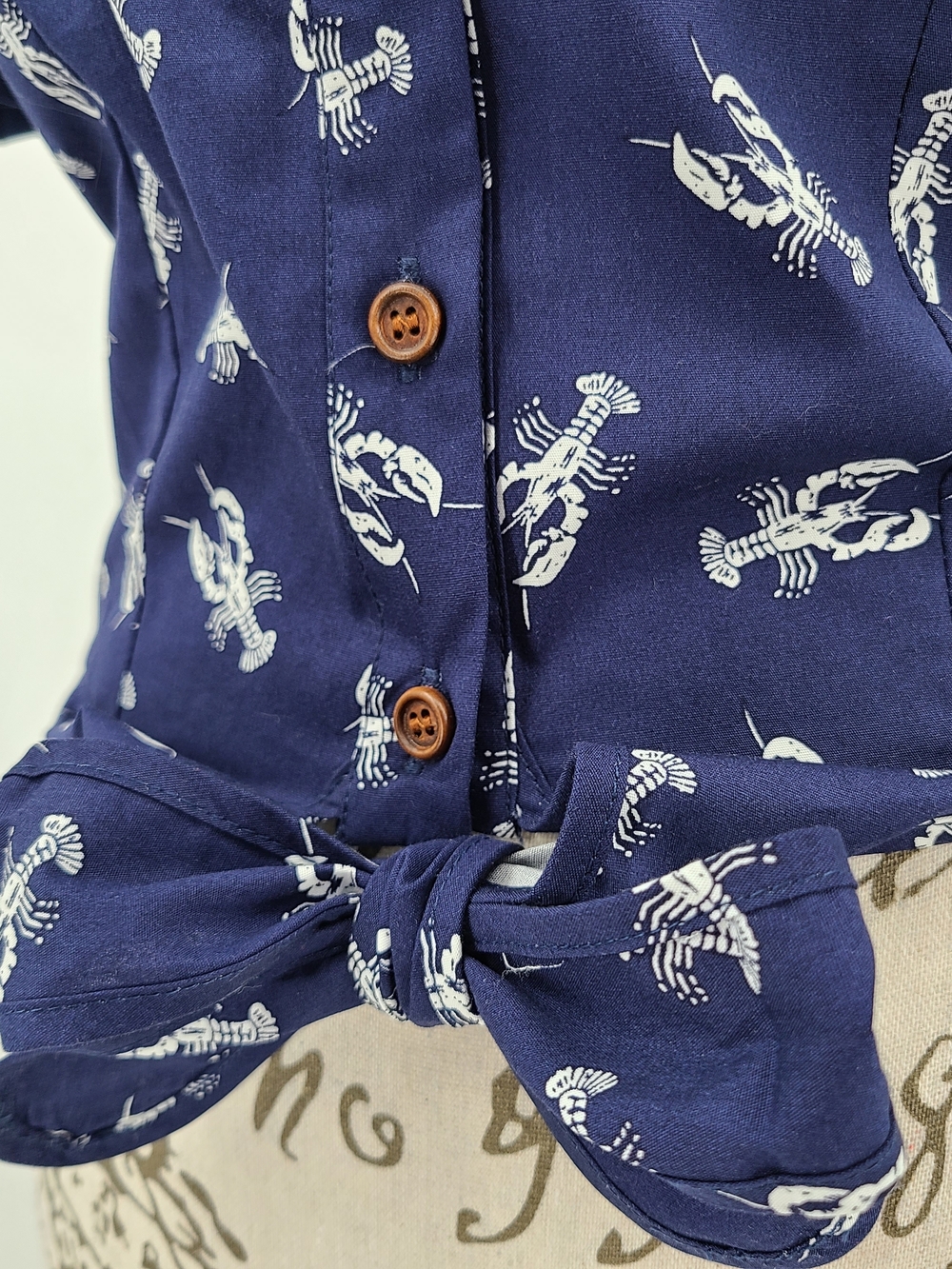 Collectif Blue Cropped Tie Front Blouse With White Lobster Print Size XS - Picture 4 of 12
